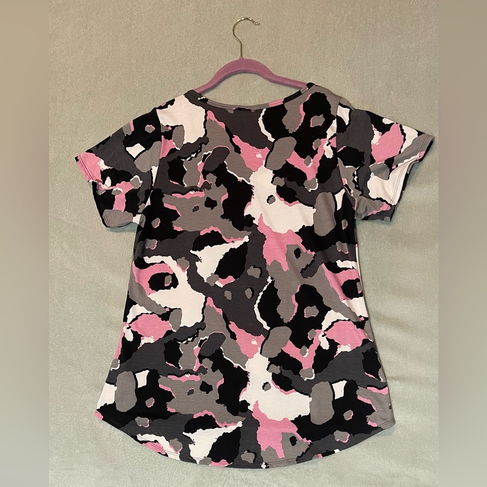 Lularoe Classic T Pink Camo size L - Picture 2 of 3
